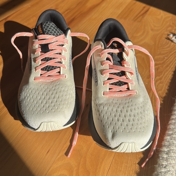 Brooks Women’s Ghost 16 running shoe - Picture 2 of 7